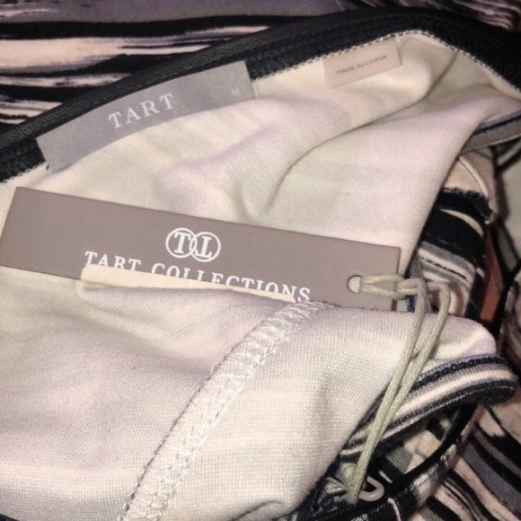 🖤TART COLLECTION🖤 VIERA V-NECK DRESS
$168🖤 - Picture 10 of 10